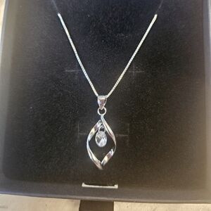 Brand new sterling silver necklace